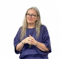 CÔ JULIA HILSON