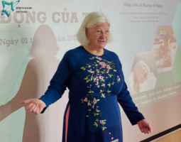 Cô. Sharlyn M. Smith