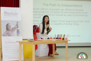 Chuyên Đề Về Phương Pháp Montessori: Kết Nối Từ Trường Học Đến Gia Đình